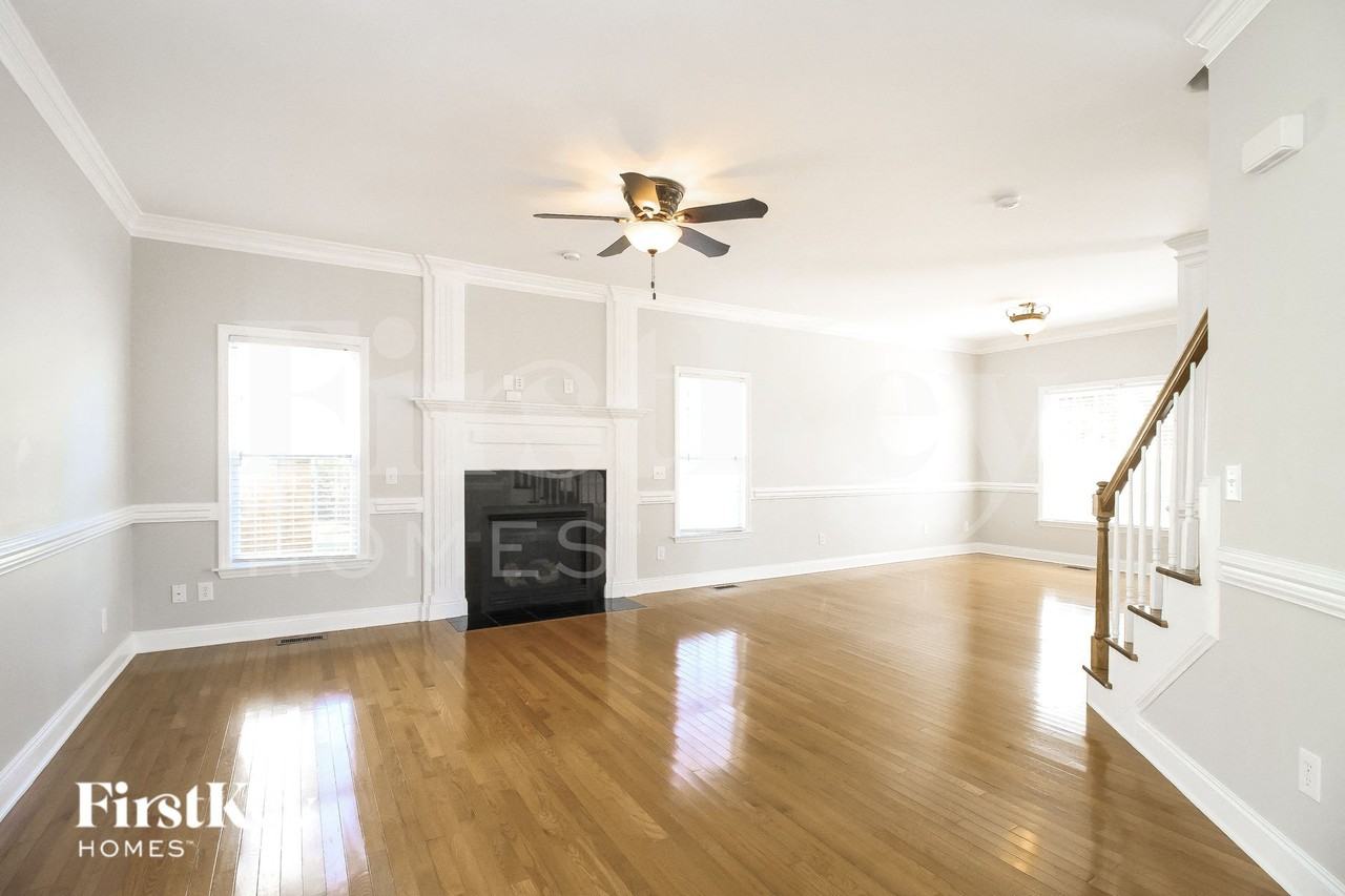 6683 Knob Hill Ct - Photo 4 of 15