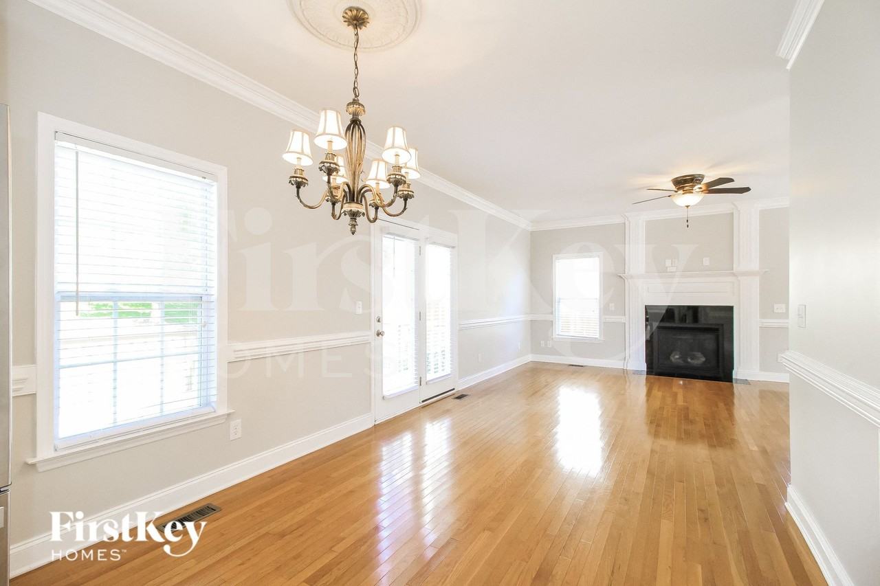 6683 Knob Hill Ct - Photo 5 of 15