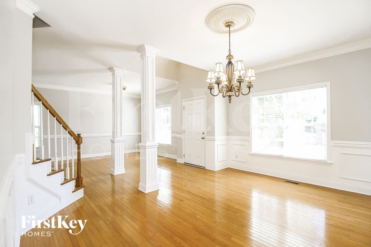 6683 Knob Hill Ct - Photo 6 of 15