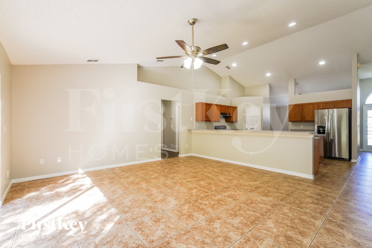 649 Rosaro Ct - Photo 4 of 15