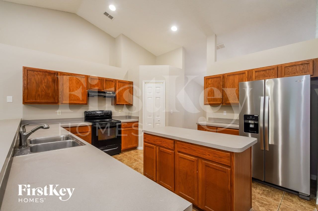 649 Rosaro Ct - Photo 6 of 15