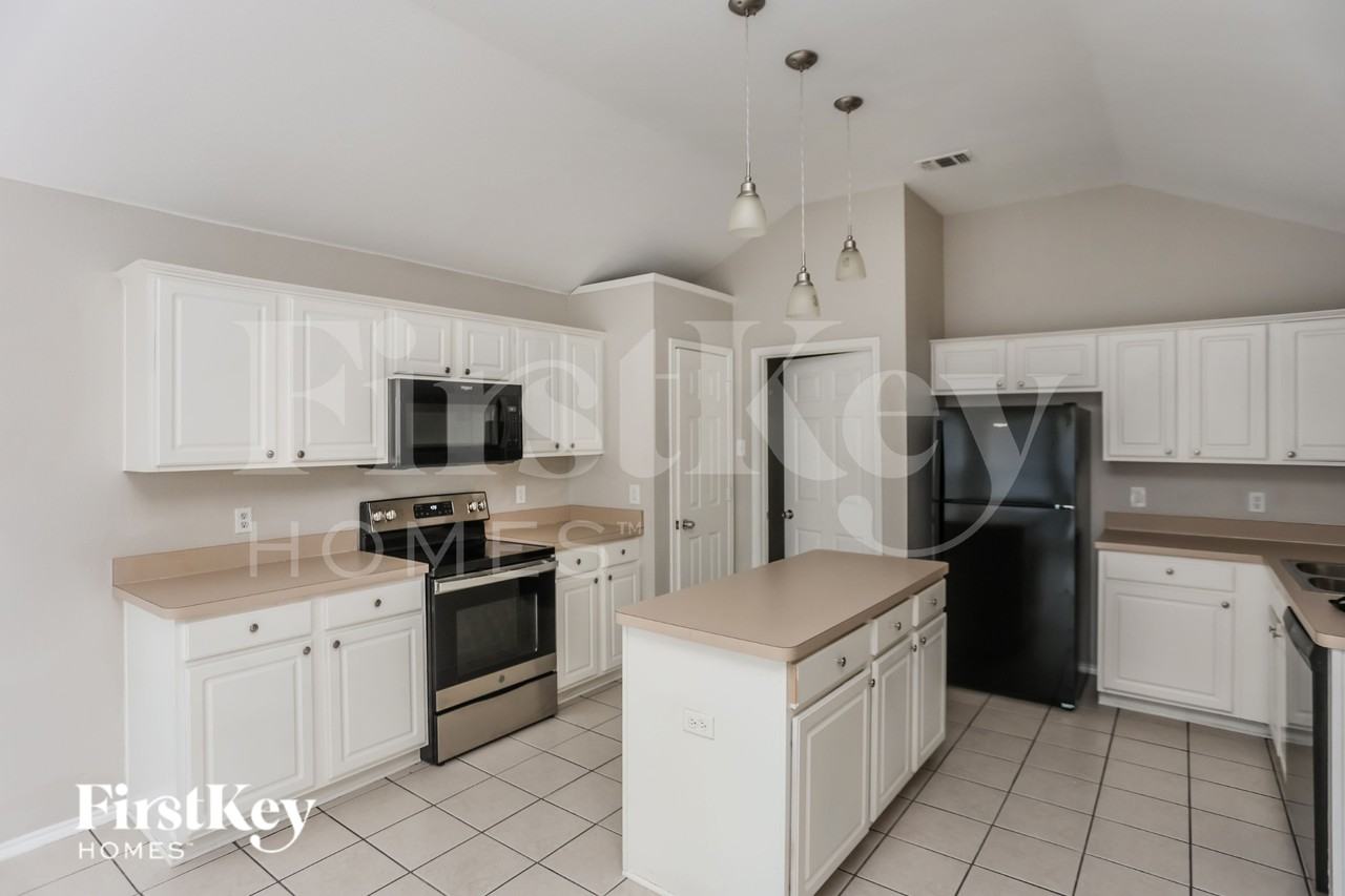 635 Saint Eric Dr - Photo 5 of 16