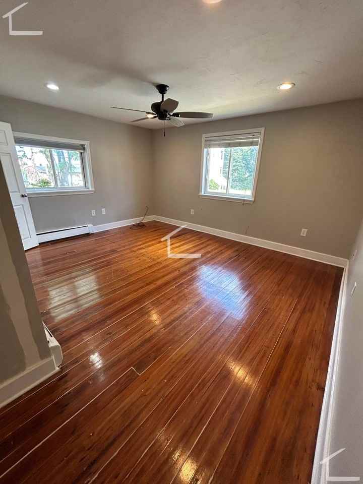 52 Port Norfolk St #1 - Photo 4 of 17