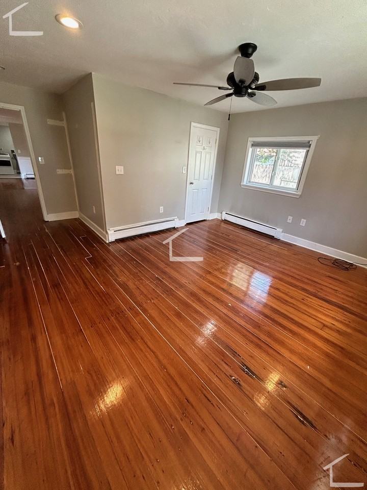 52 Port Norfolk St #1 - Photo 5 of 17