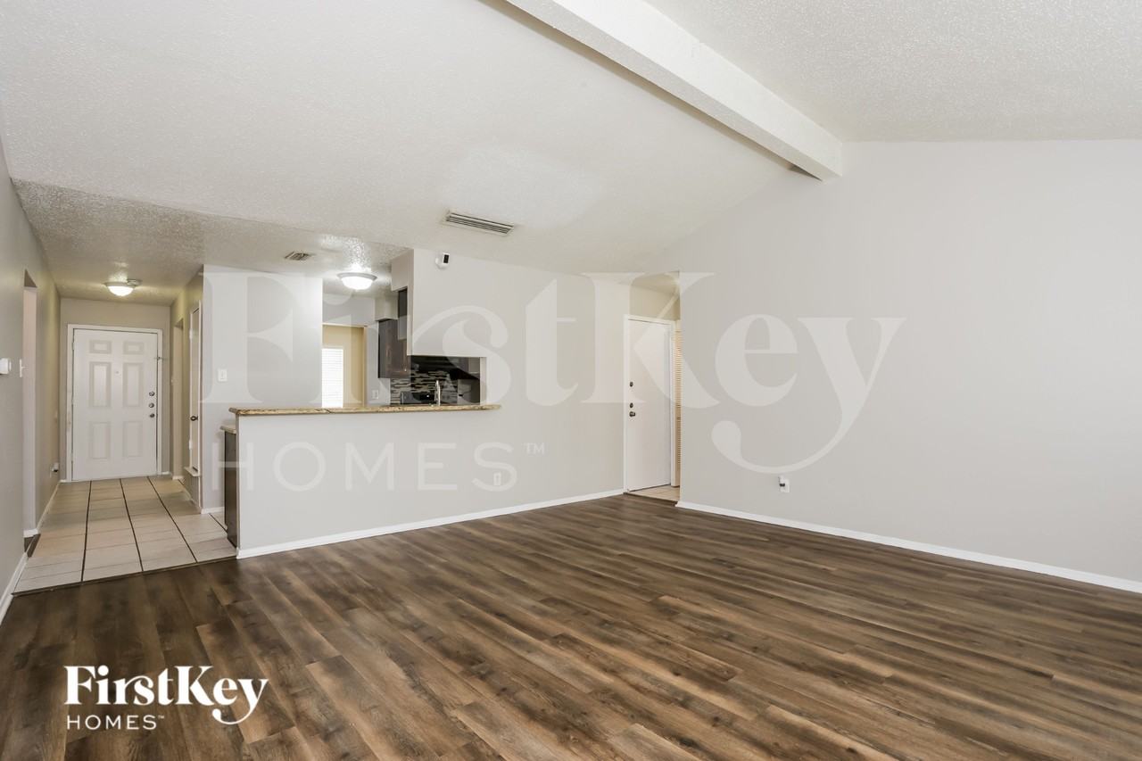 612 Coolwood Ln - Photo 4 of 19