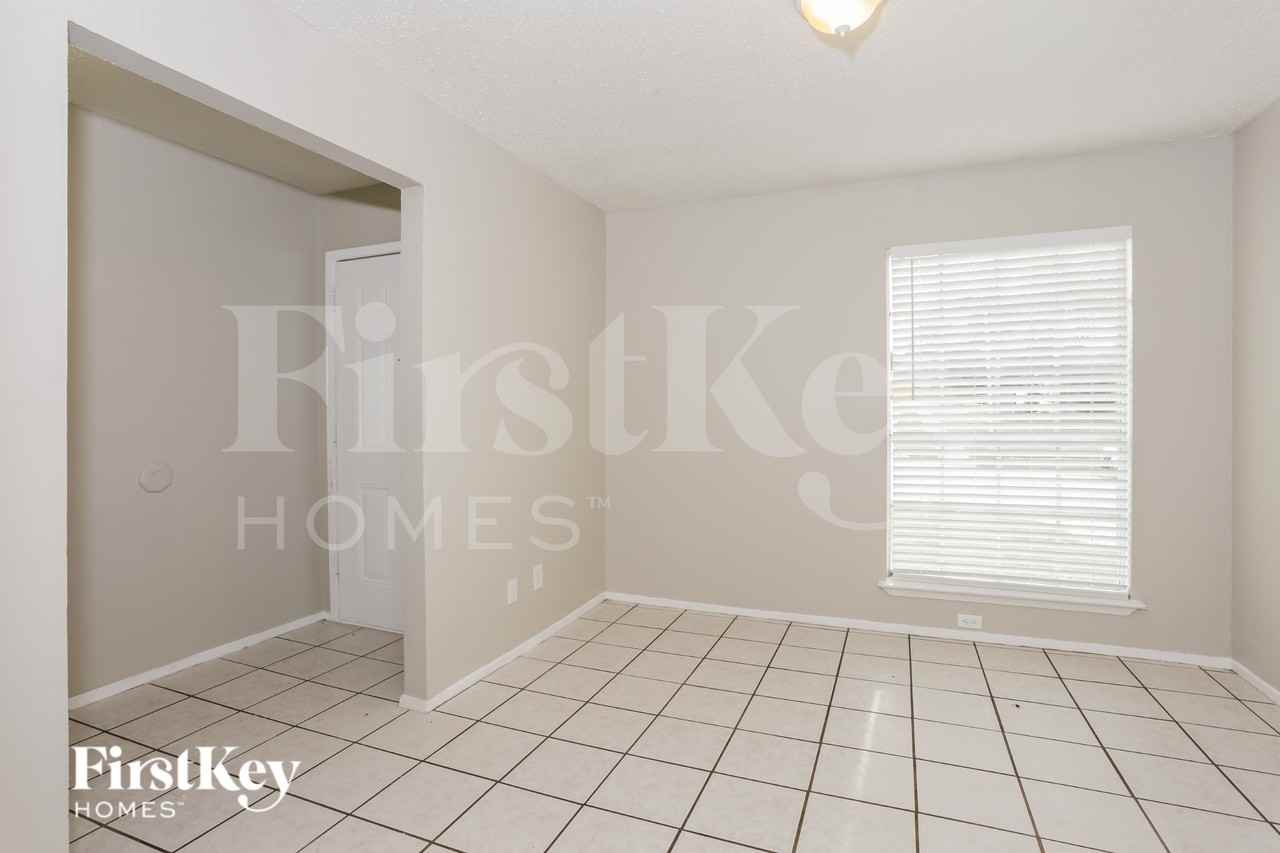 612 Coolwood Ln - Photo 5 of 19