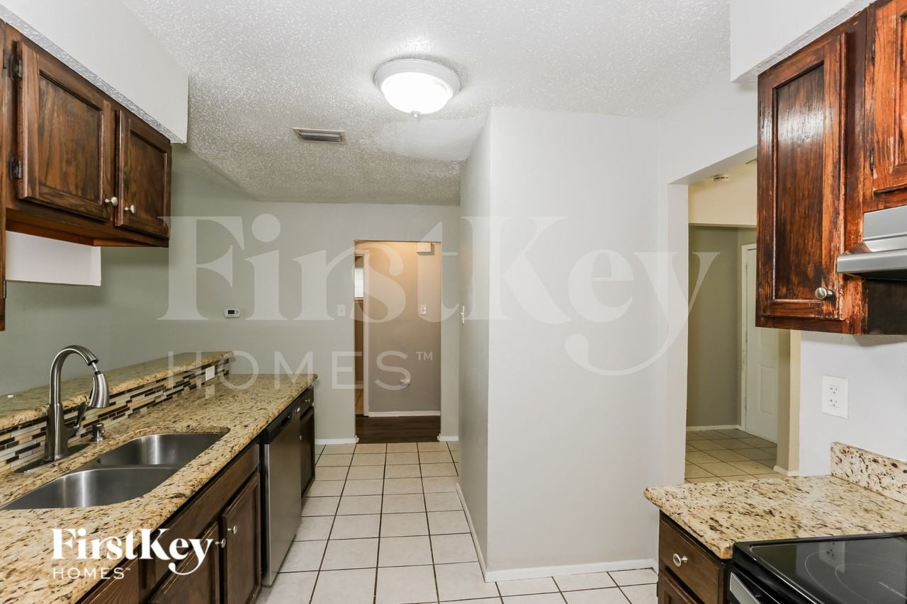 612 Coolwood Ln - Photo 7 of 19