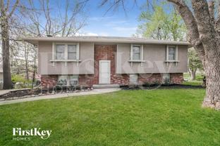 606 Ne Park Cir - Photo 1 of 1