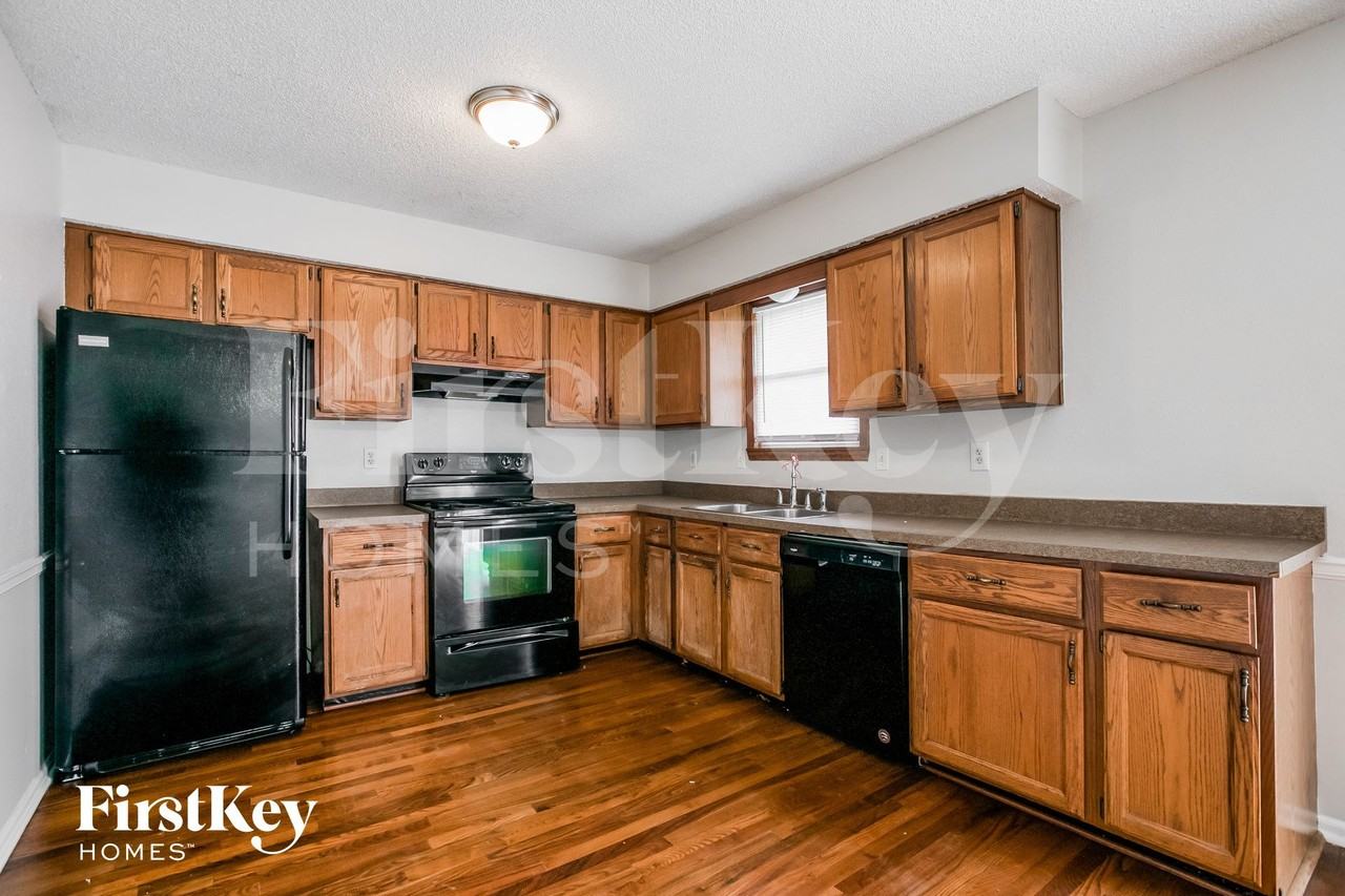 606 Ne Park Cir - Photo 6 of 15