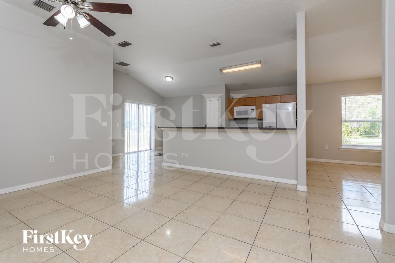 557 Peace Dr - Photo 3 of 16