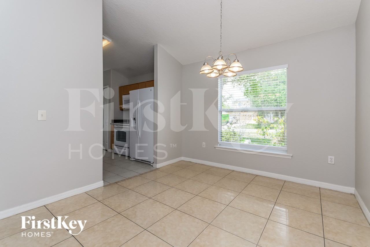 557 Peace Dr - Photo 5 of 16