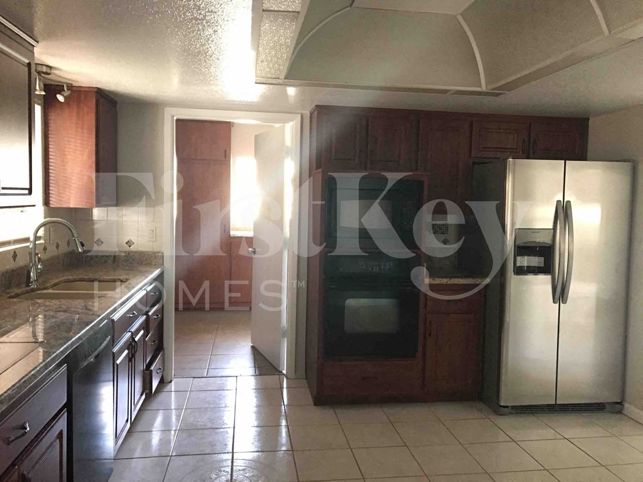 4826 W Paradise Ln - Photo 2 of 16