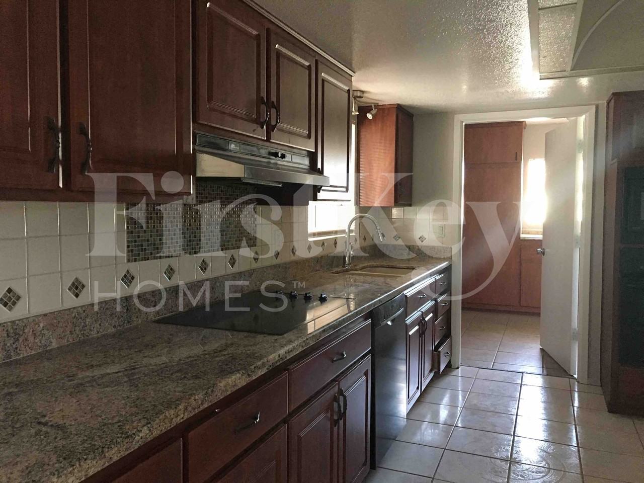 4826 W Paradise Ln - Photo 3 of 16