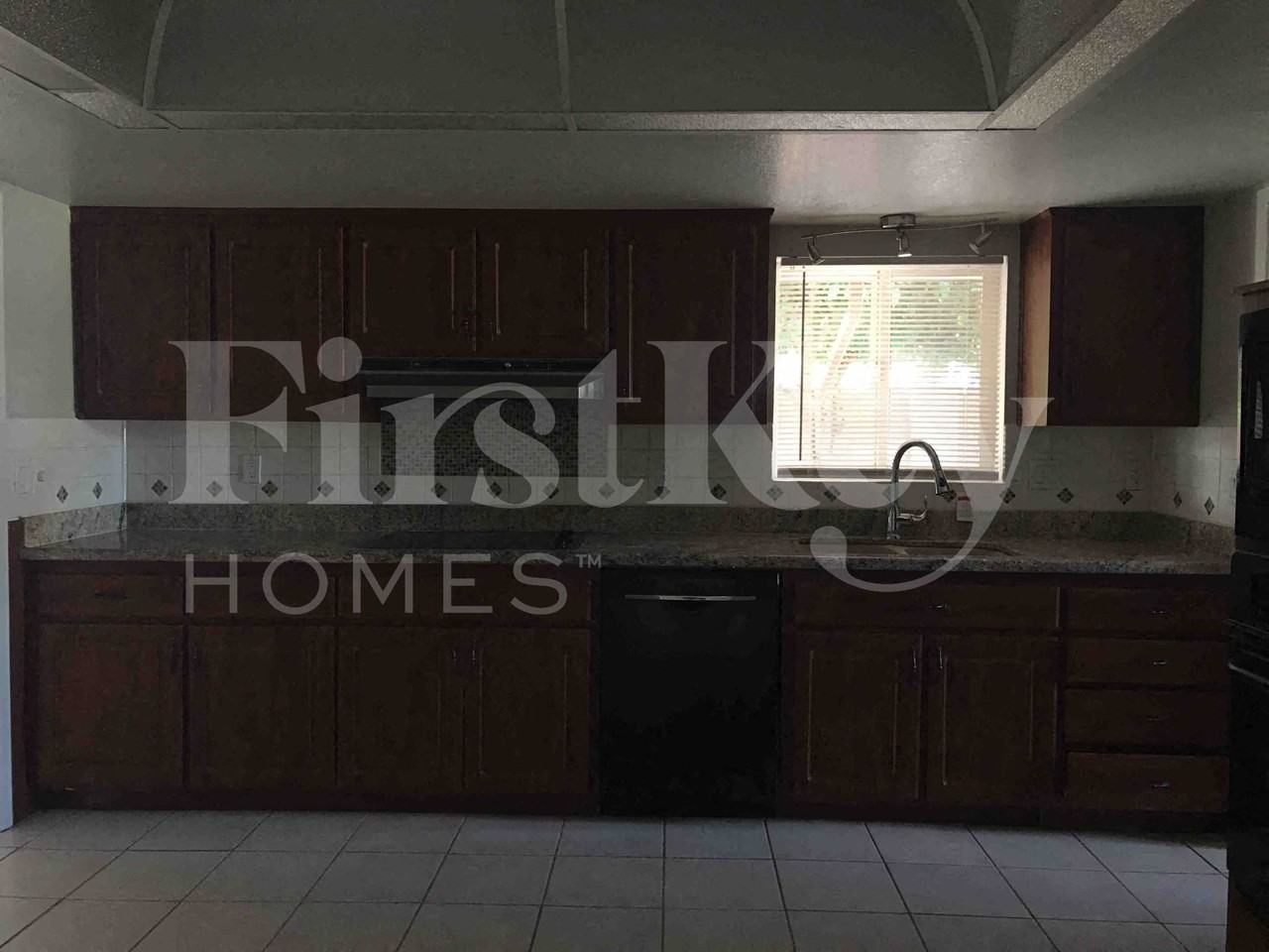 4826 W Paradise Ln - Photo 4 of 16