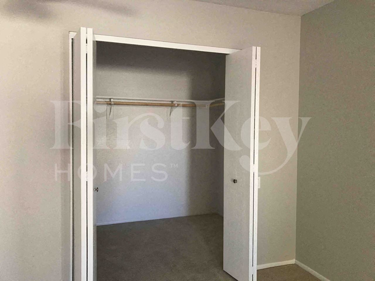 4826 W Paradise Ln - Photo 6 of 16