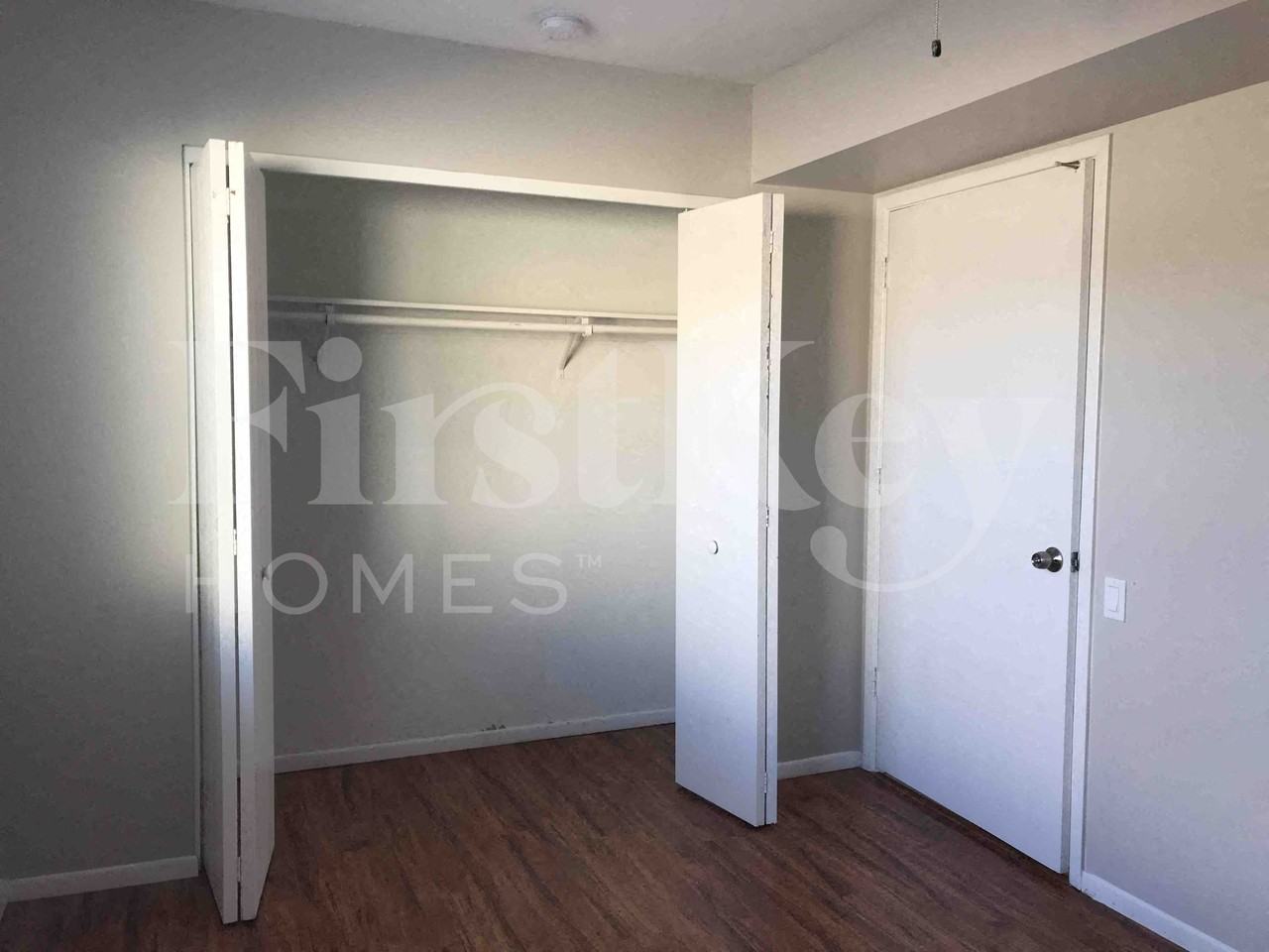 4826 W Paradise Ln - Photo 7 of 16