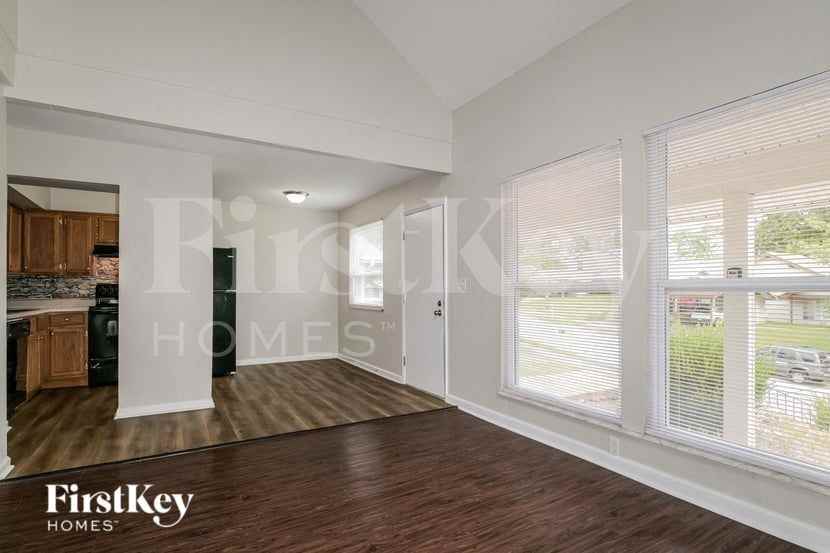 455 Down Hill Dr - Photo 4 of 19