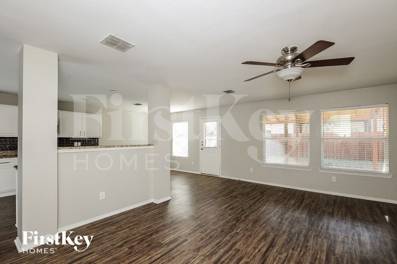 4516 Mountain Oak St - Photo 3 of 15