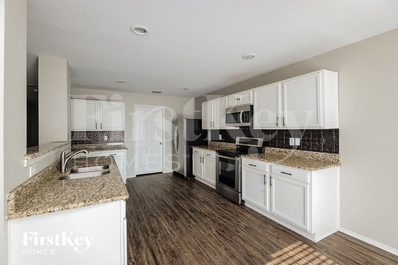 4516 Mountain Oak St - Photo 5 of 15