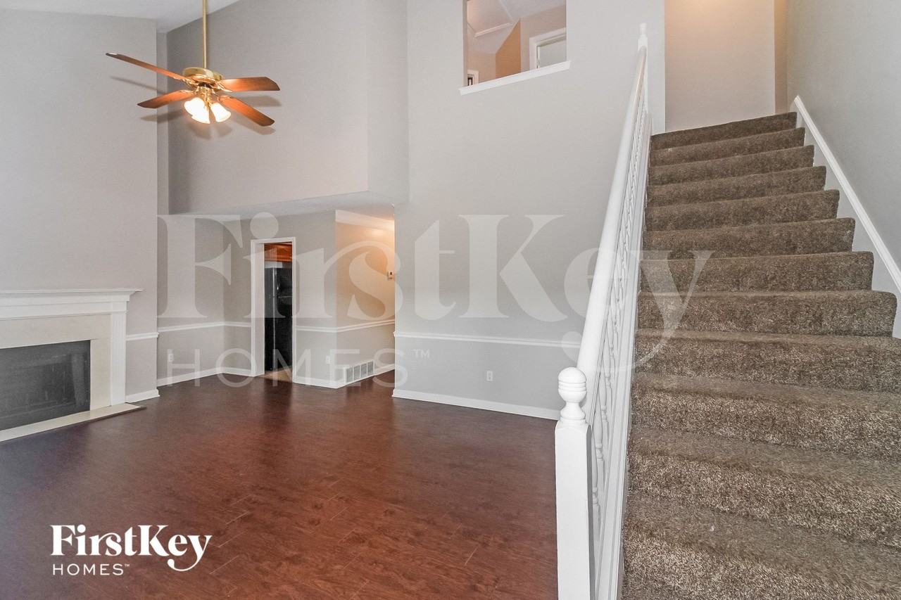 4210 Meadow Valley Dr E - Photo 2 of 15