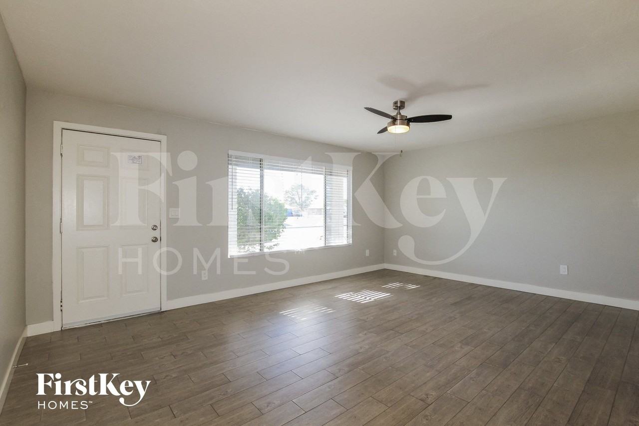 4112 W Camino Acequia - Photo 2 of 15