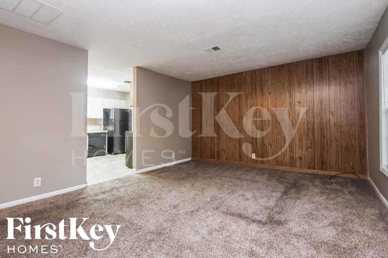 376 Ticen St - Photo 3 of 15