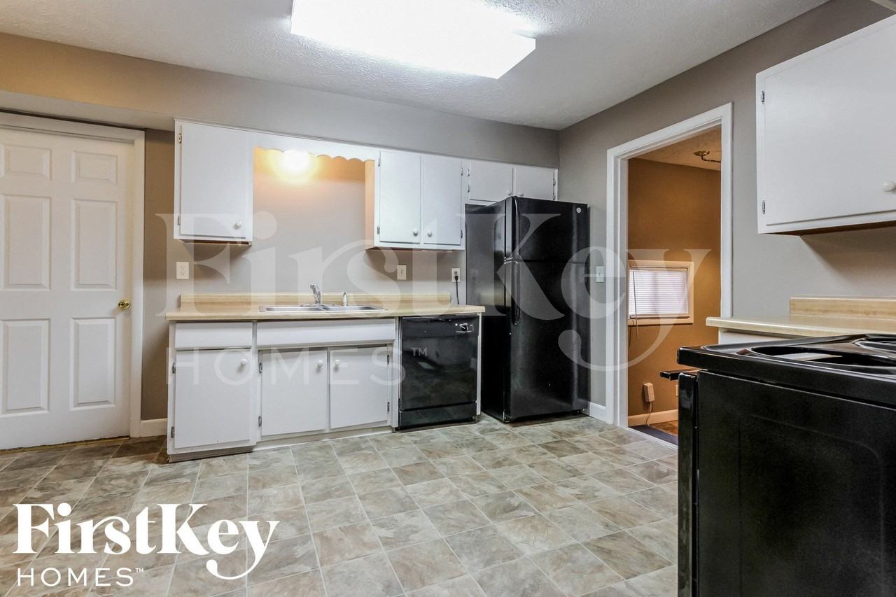 376 Ticen St - Photo 5 of 15