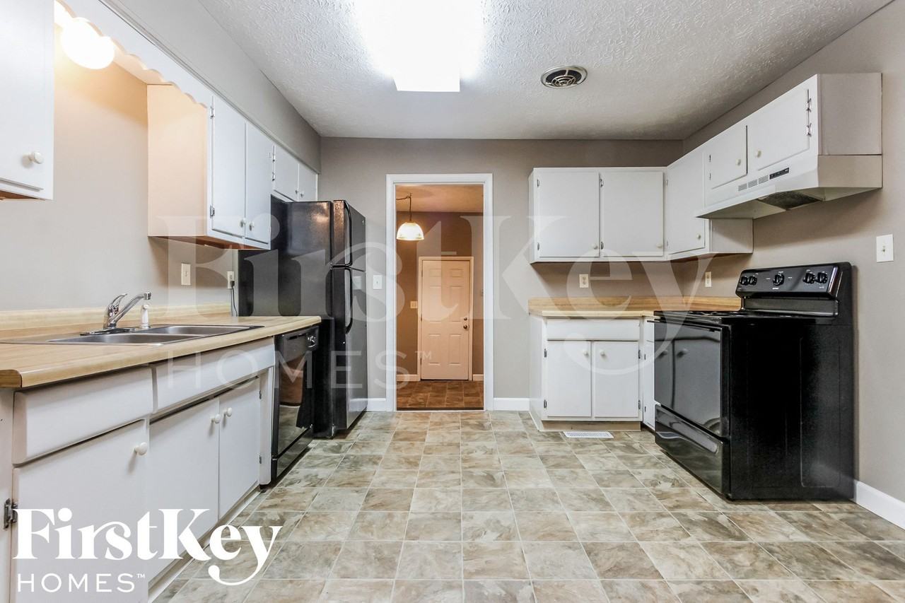 376 Ticen St - Photo 6 of 15