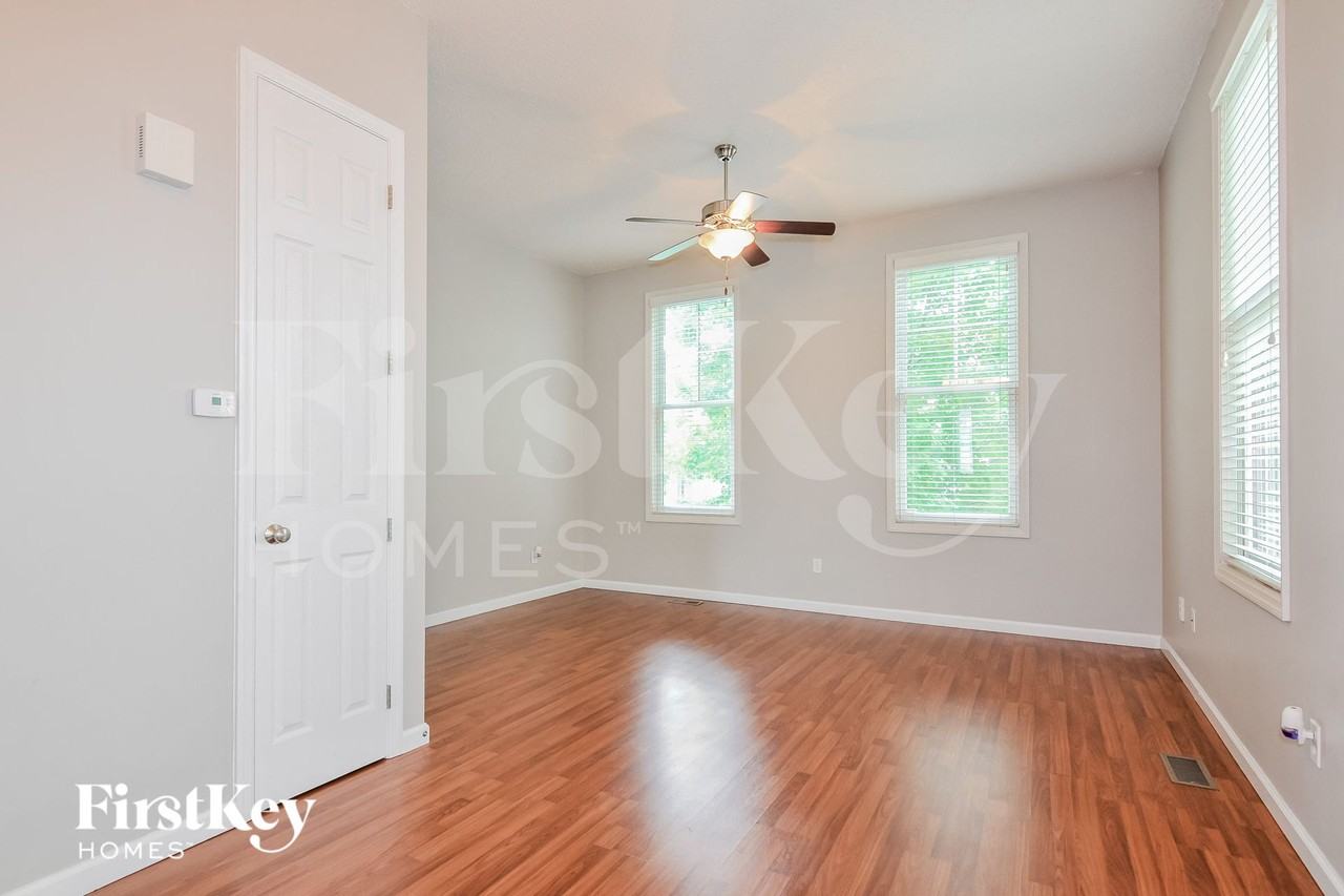 3455 Hiram St - Photo 3 of 15