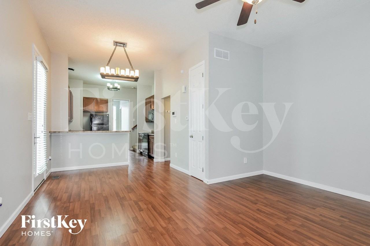 3455 Hiram St - Photo 4 of 15