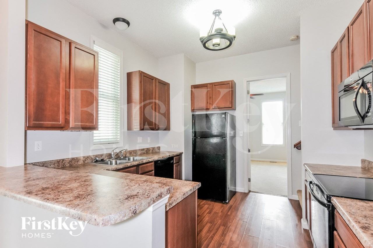 3455 Hiram St - Photo 5 of 15