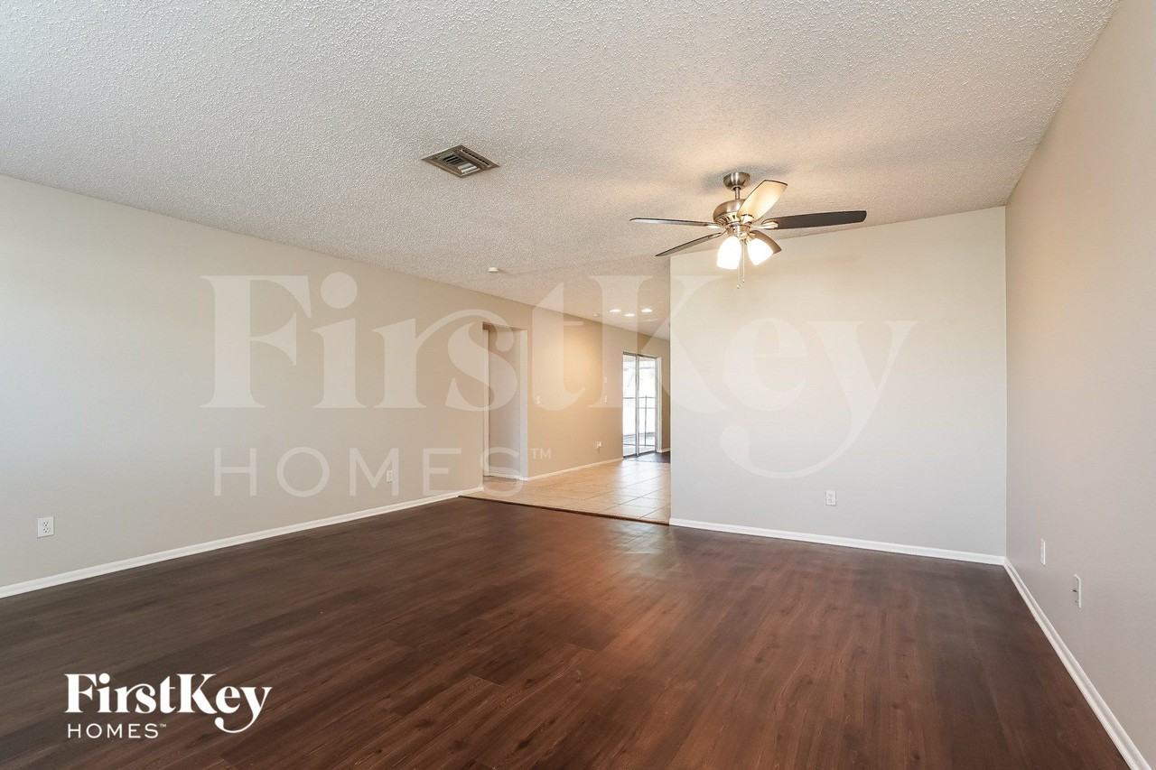 3413 Se 11th Ave - Photo 3 of 15