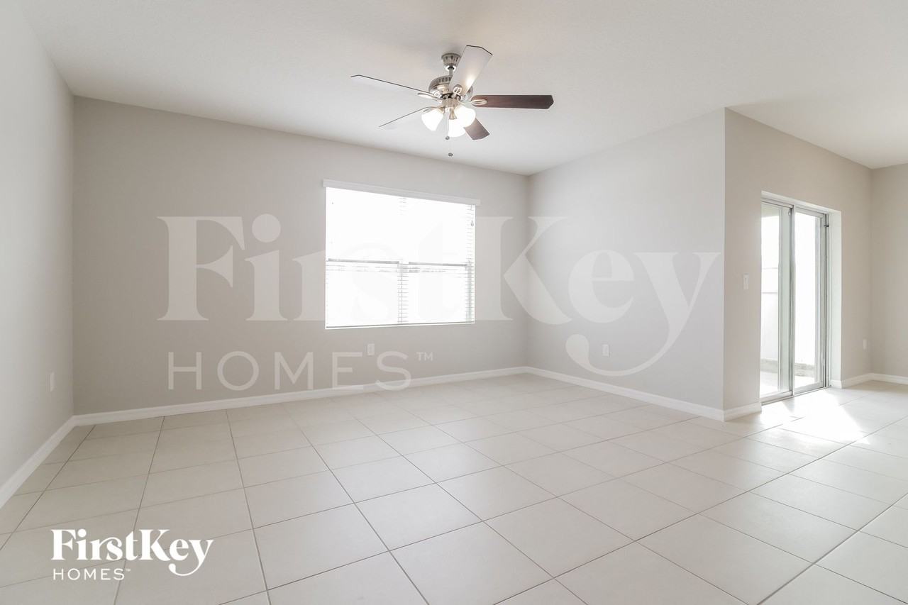 325 Aberdeen Dr - Photo 2 of 15