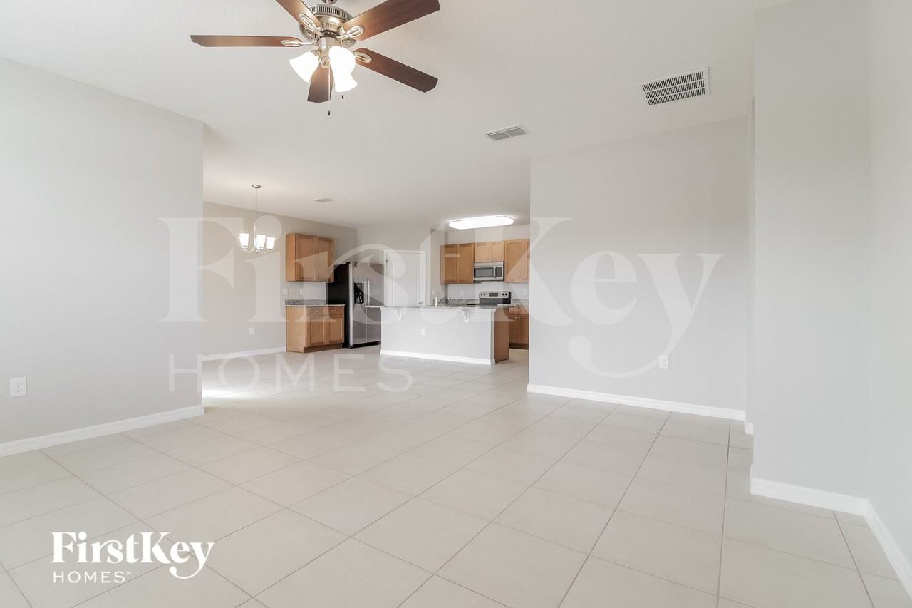 325 Aberdeen Dr - Photo 4 of 15