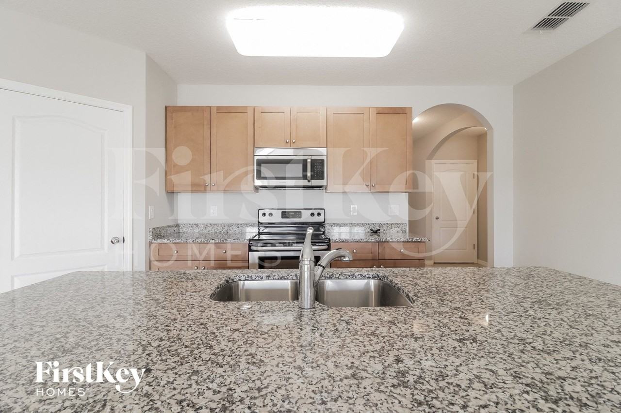 325 Aberdeen Dr - Photo 5 of 15