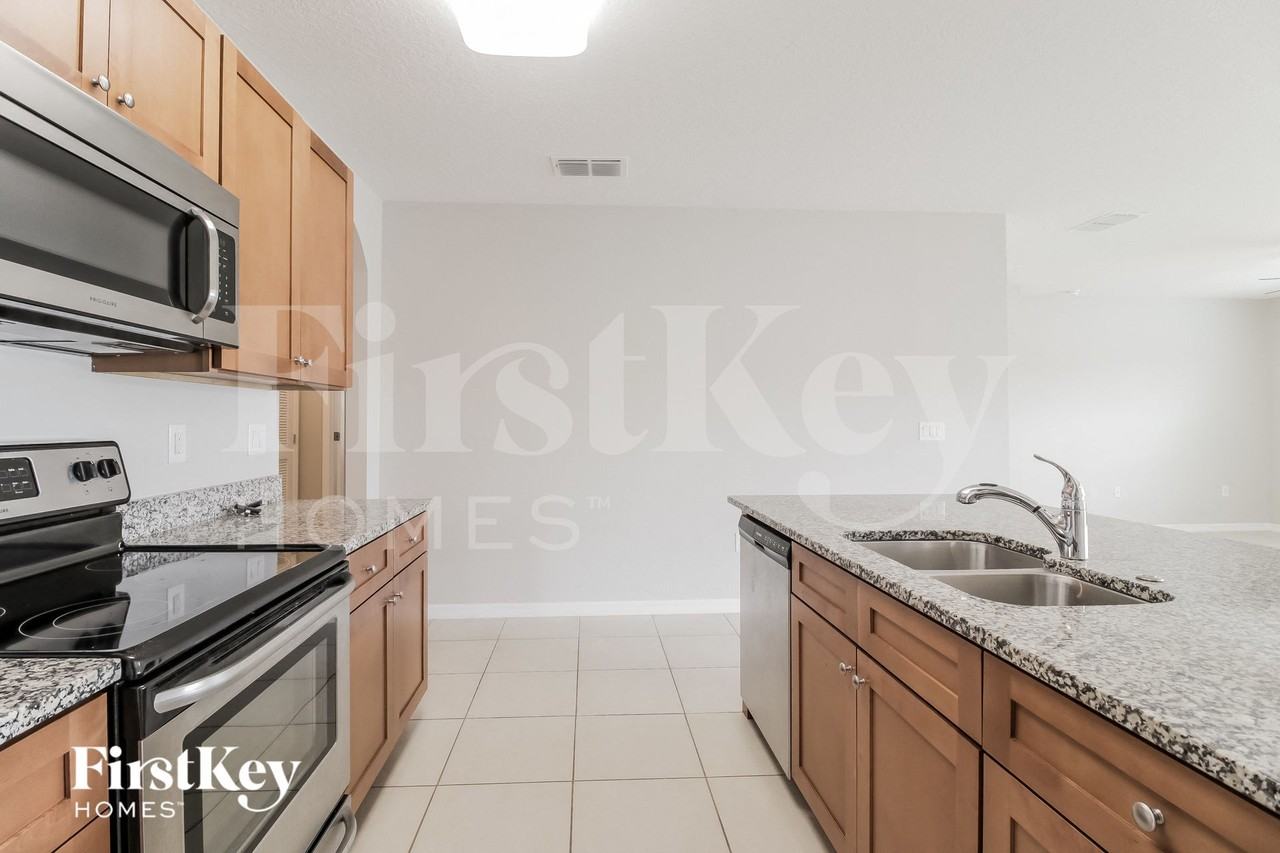 325 Aberdeen Dr - Photo 6 of 15