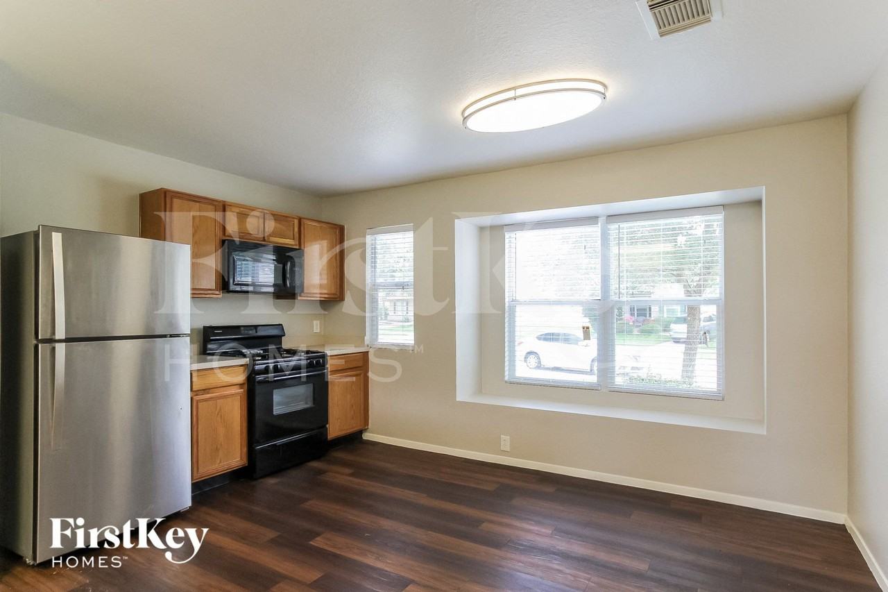 3122 Becker Glen St - Photo 5 of 14