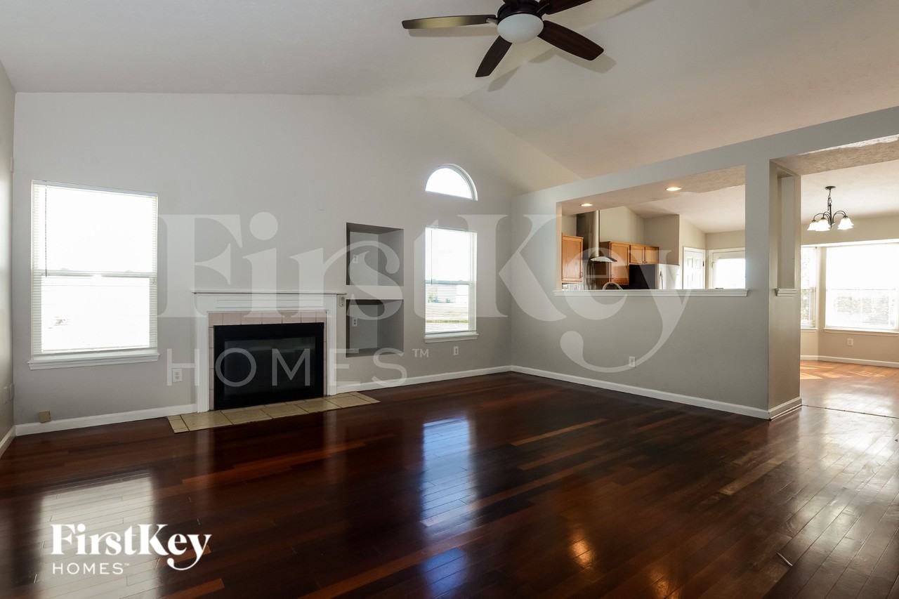 3107 Crestwell Dr - Photo 2 of 15