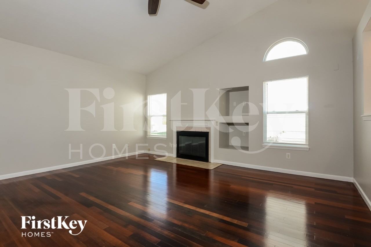 3107 Crestwell Dr - Photo 3 of 15