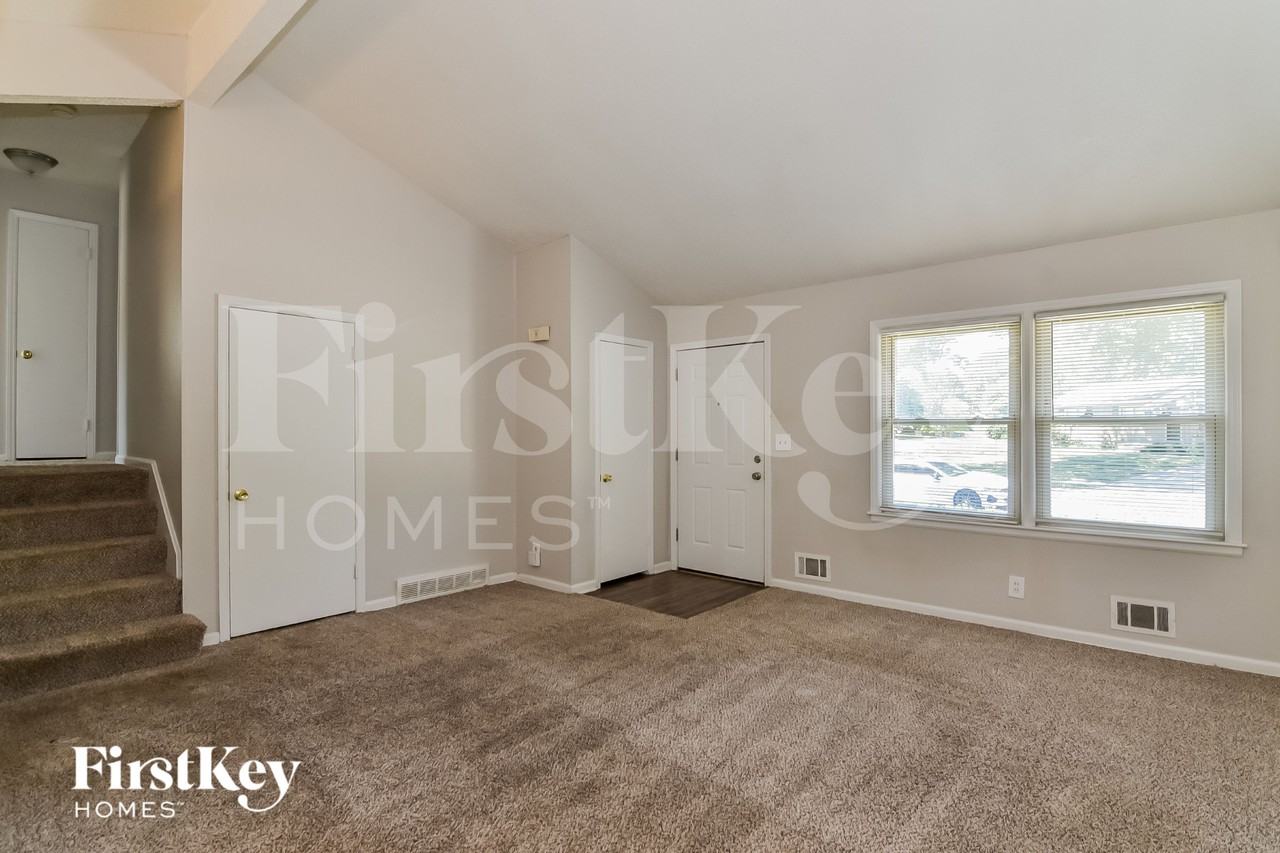 307 Ne Arlington Cir - Photo 2 of 15