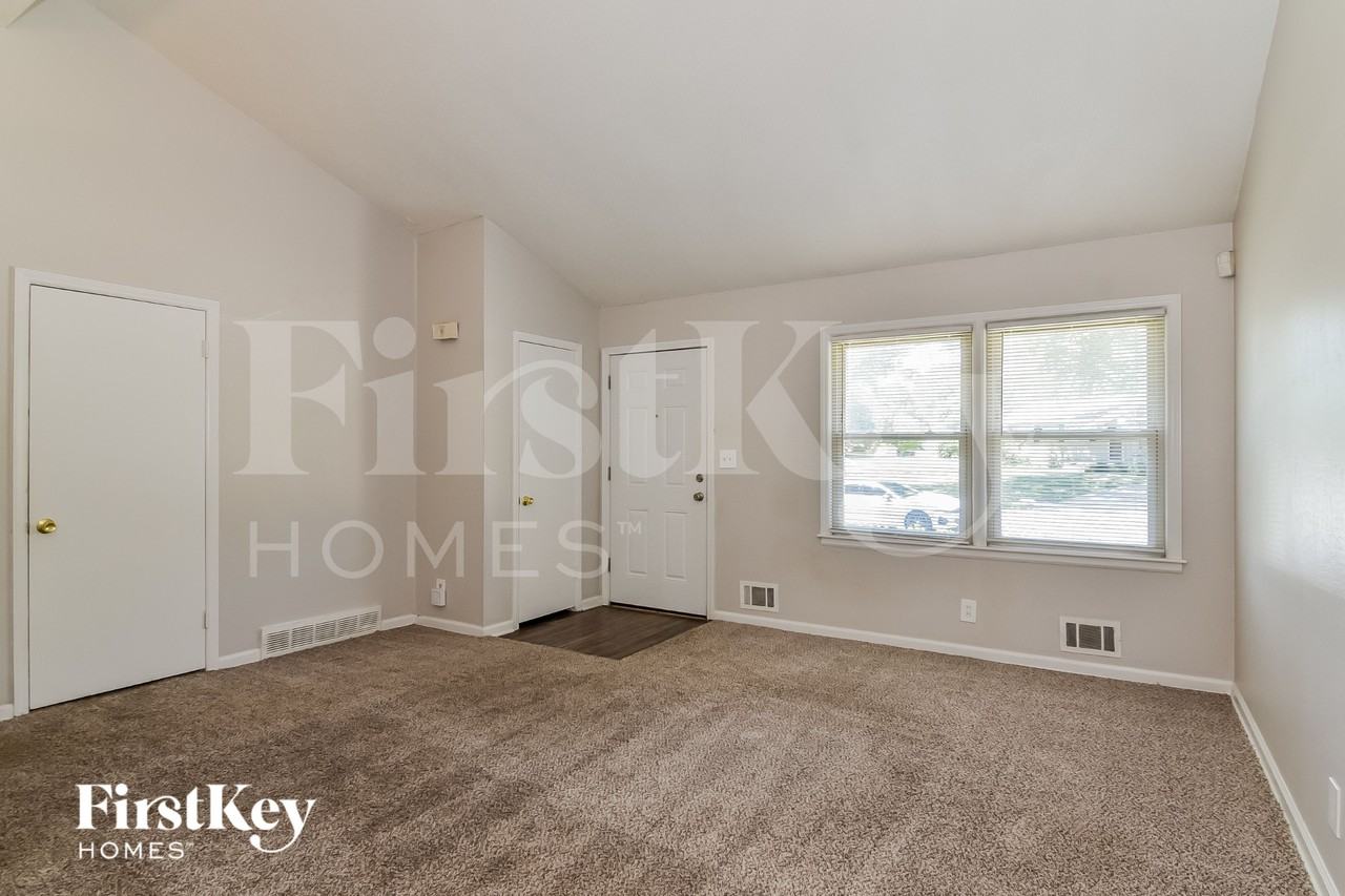 307 Ne Arlington Cir - Photo 3 of 15