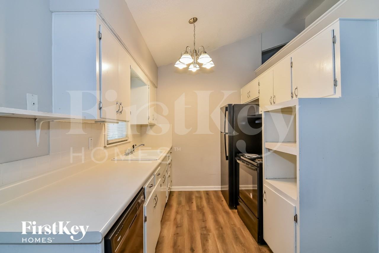 307 Ne Arlington Cir - Photo 5 of 15