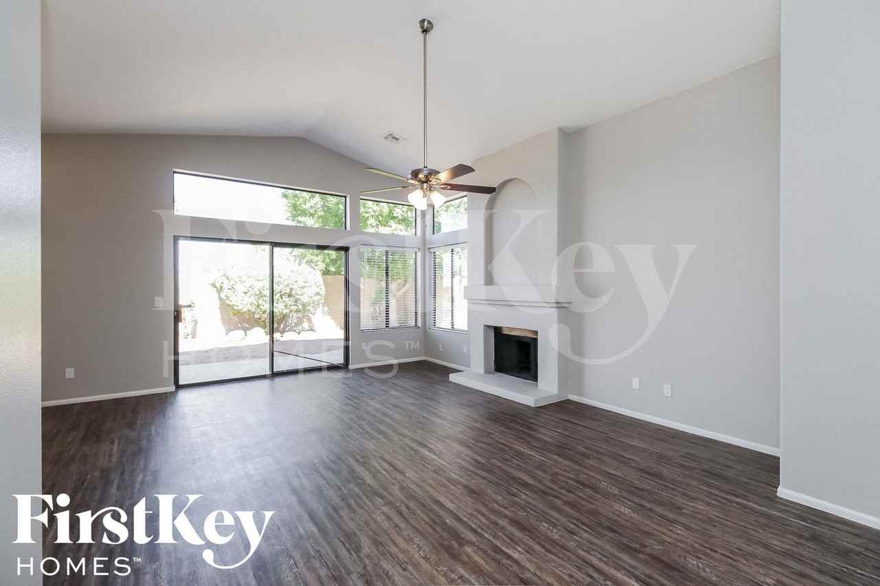 306 E Vaughn Ave - Photo 5 of 15