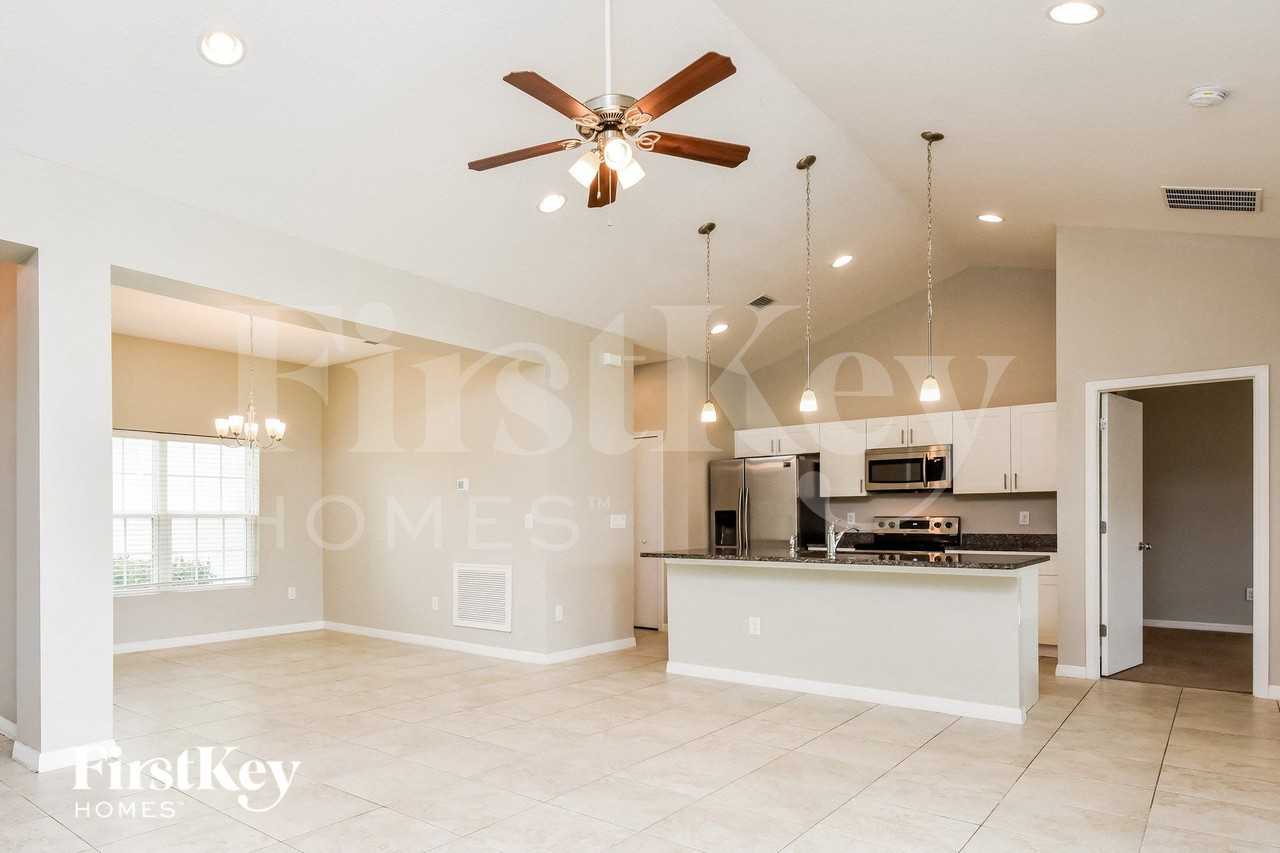 2466 Altoona Ave - Photo 5 of 15