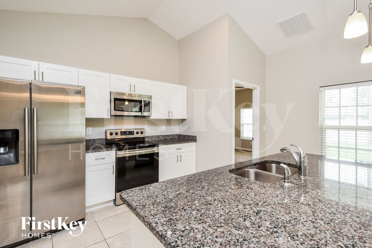 2466 Altoona Ave - Photo 7 of 15