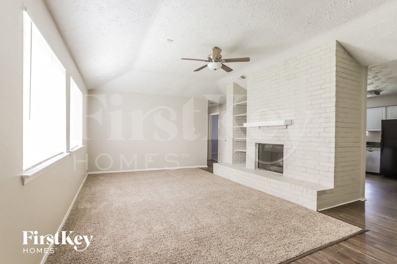 24134 Silversmith Ln - Photo 3 of 15