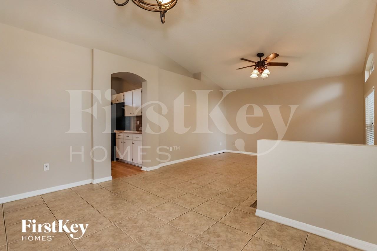 2202 Cattleman Dr - Photo 4 of 16