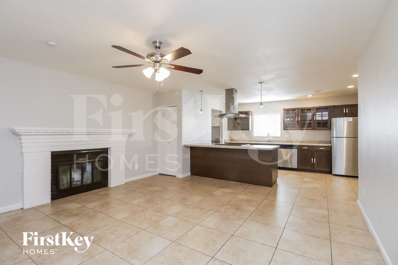 2182 E Palmcroft Dr - Photo 3 of 15