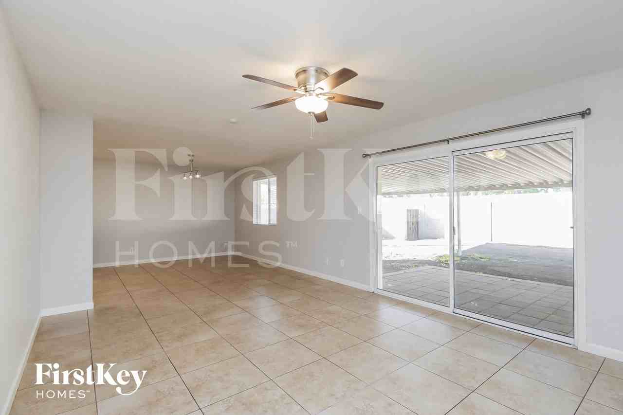 2182 E Palmcroft Dr - Photo 4 of 15