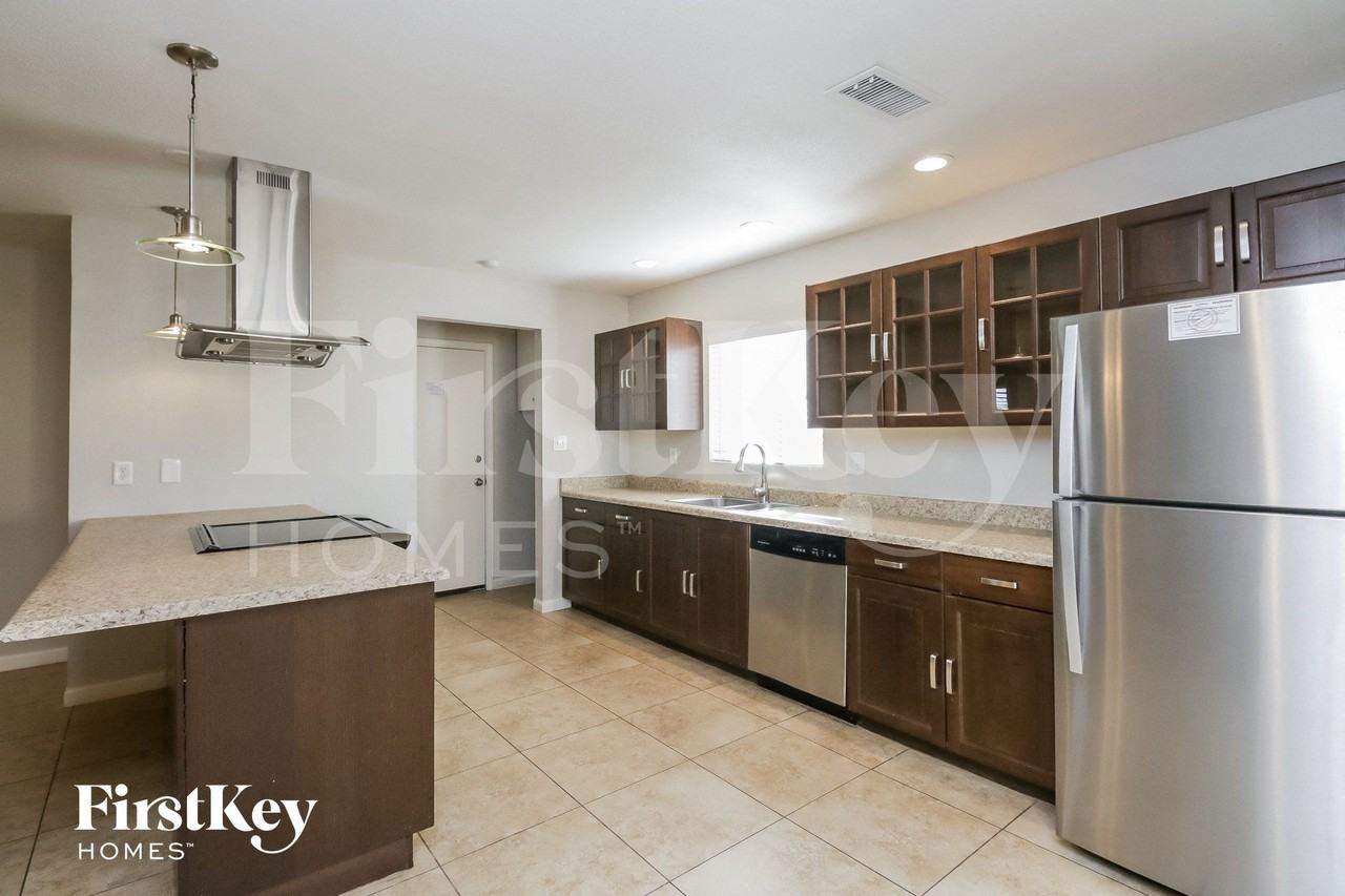 2182 E Palmcroft Dr - Photo 7 of 15